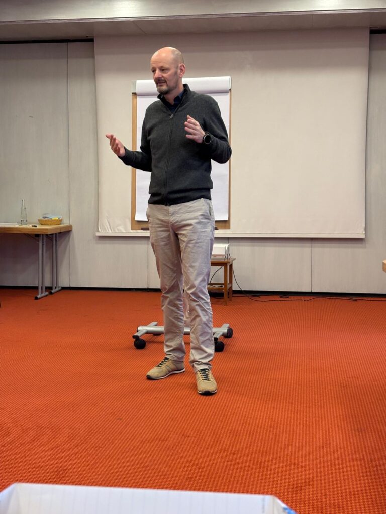 Vom Plan zur Wirkung – wie Handeln den Unterschied macht. Erfolg ist kein Wissenswettbewerb. Er ist ein Umsetzungswettbewerb...